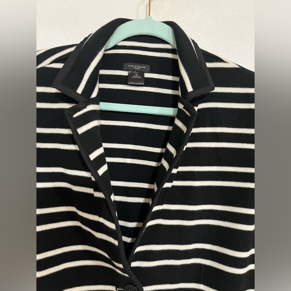 Ann Taylor sweater top button-down size M black white stripes NWOT - Picture 2 of 5
